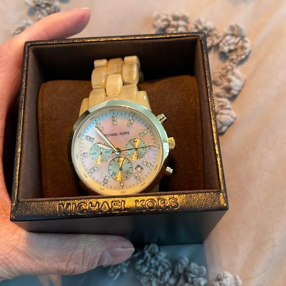 Michael Kors Ivory Tortoishell Watch - Picture 1 of 3